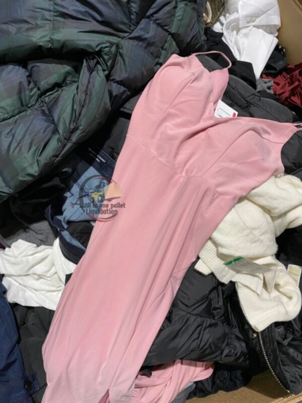 Luxury Retailer Apparel Pallet - Image 3