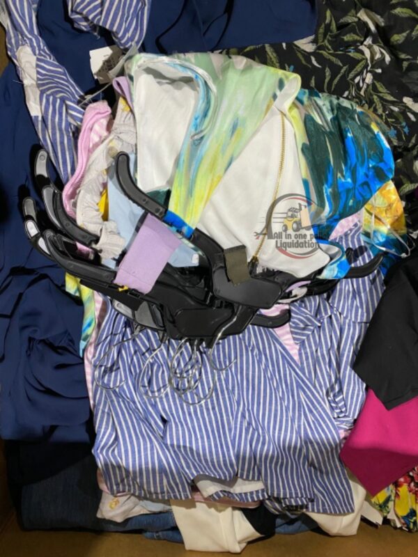 Luxury Retailer Apparel Pallet - Image 2