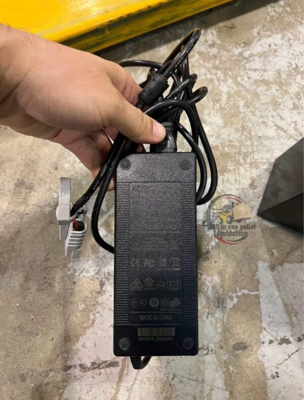 Electronic pallet jack - Image 2