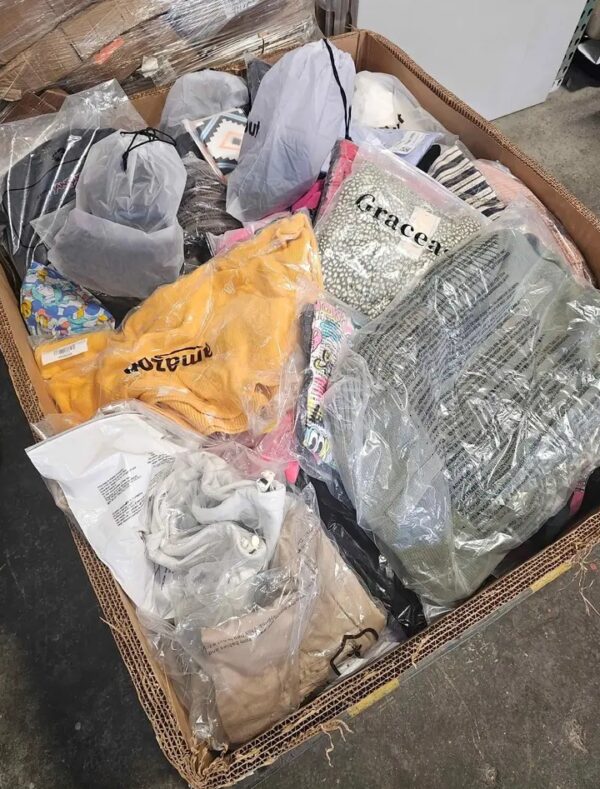 Amazon Mixed Clothing pallets. - Image 2
