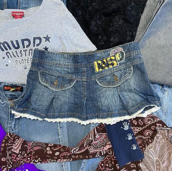 Vintage clothing box. - Image 2