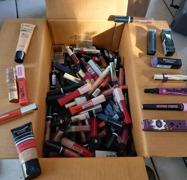 New Assorted Make-up Box (220 Pieces per box) - Image 2