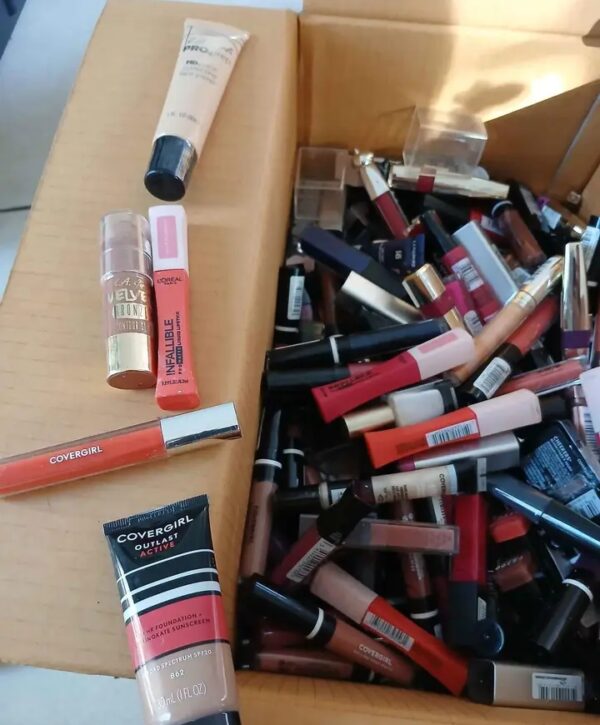New Assorted Make-up Box (220 Pieces per box) - Image 3
