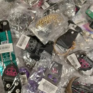 Paparazzi Jewelry Lot ($360/box of 500 pieces)