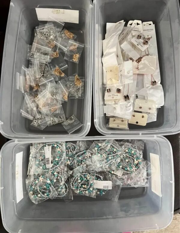 Jewelry Lot ($300 / 400 - 410 pieces) - Image 6