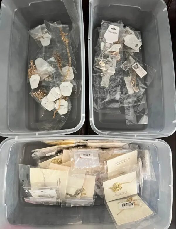 Jewelry Lot ($300 / 400 - 410 pieces) - Image 7
