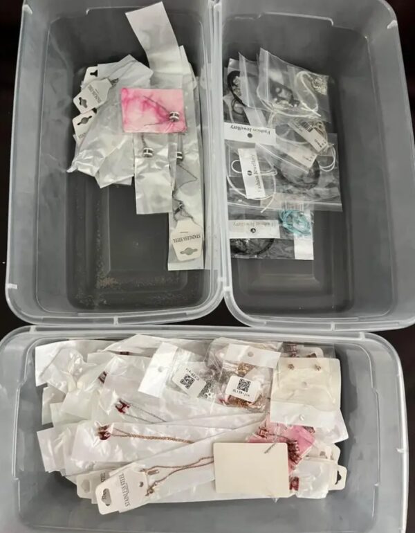 Jewelry Lot ($300 / 400 - 410 pieces) - Image 3